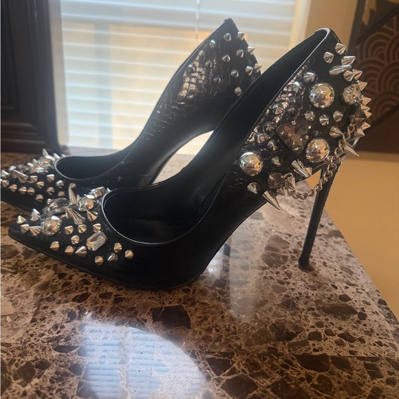 Beautiful Steve Madden Black Spiked,Rhinestones and Chains Heels Brand New! - Picture 3 of 7